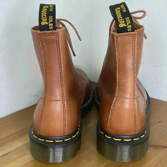NEW Dr Martens Pascal Saddle Tan Carrara 1460 Size EU42 M8 main image 5